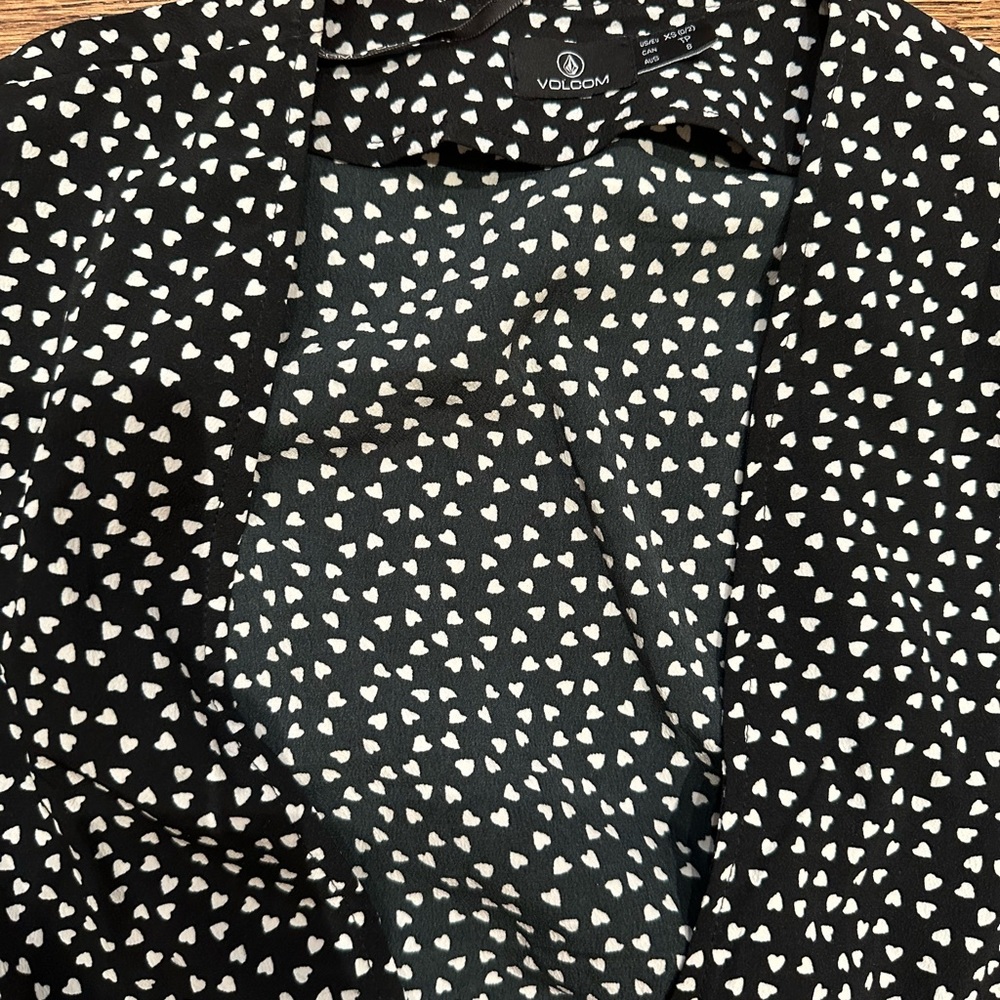 Hot EUC Volcom tie wrap top - Picture 6 of 7